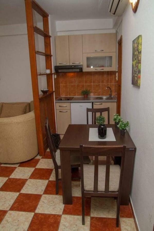 Apartmani Skver Sanja Herceg Novi Exteriör bild